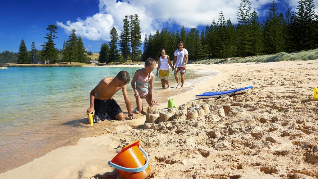 //www.som2travel.es/cdn/images/content/Nueva Zelanda/norfolk-island-family-103780-ws.jpg